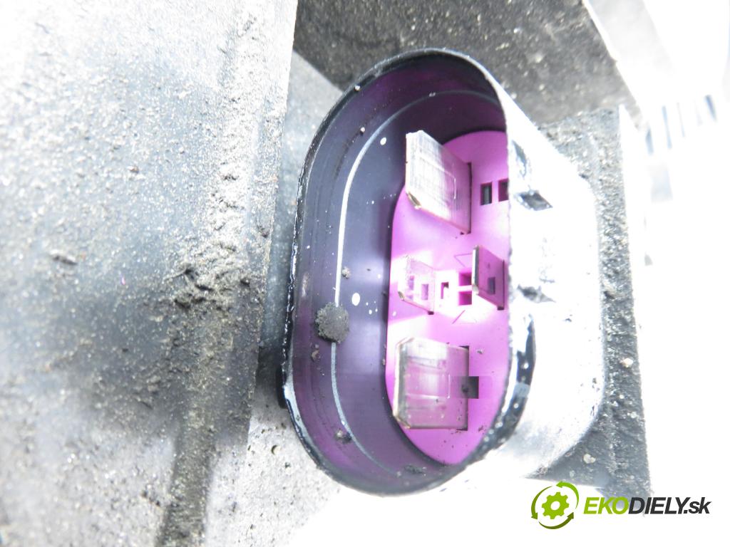 VW PASSAT B6 (3C2) SEDAN 2006 77,00 1.9 TDI PD 105 - BKC 1896,00 Ventilátor chladič klíma/voda 1K0121207T