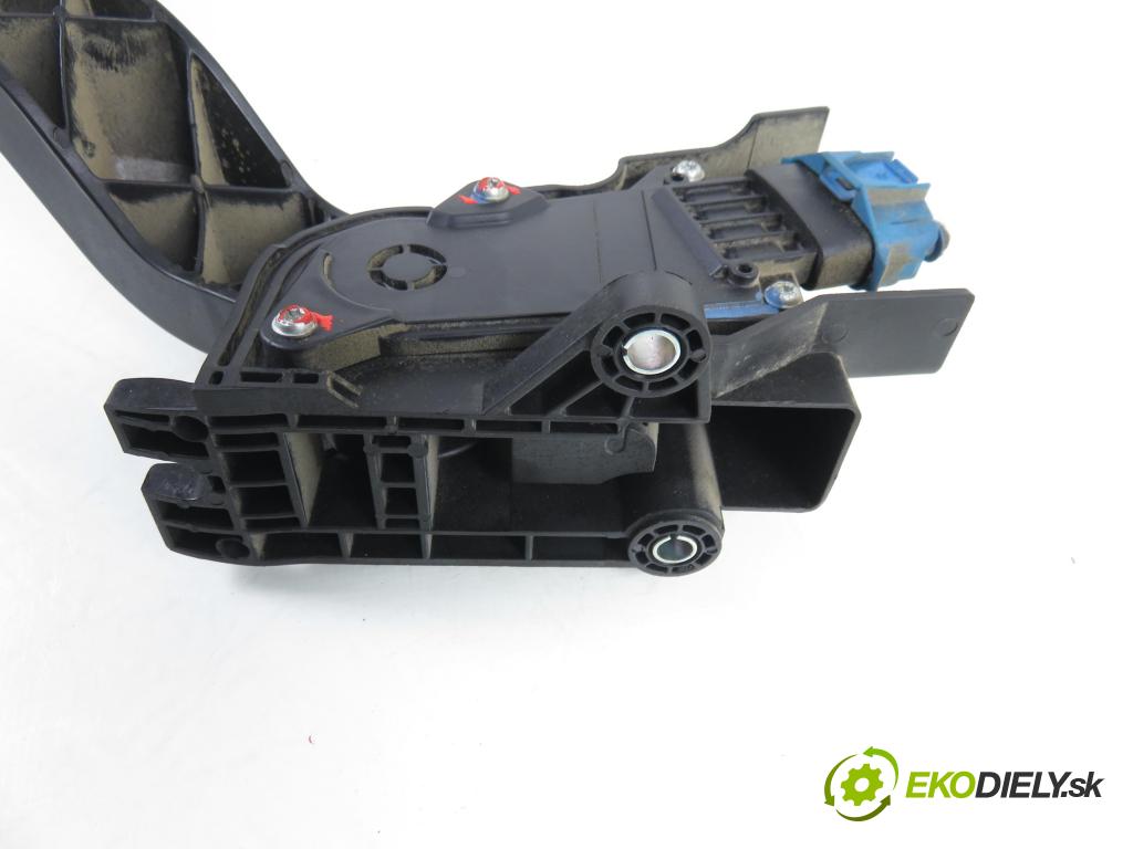 PEUGEOT BOXER Skrzynia FURGON 2006 74,00 2.2 HDi 100 - 4HV (P22DTE) 2198,00 Potenciometer plynu 1349820080 ; 0280755049 (Potenciometer plynového pedálu)