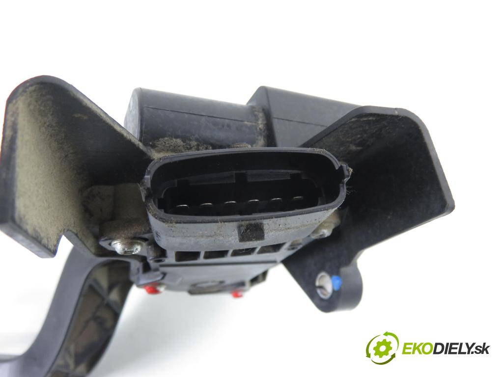 PEUGEOT BOXER Skrzynia FURGON 2006 74,00 2.2 HDi 100 - 4HV (P22DTE) 2198,00 Potenciometer plynu 1349820080 ; 0280755049 (Potenciometer plynového pedálu)