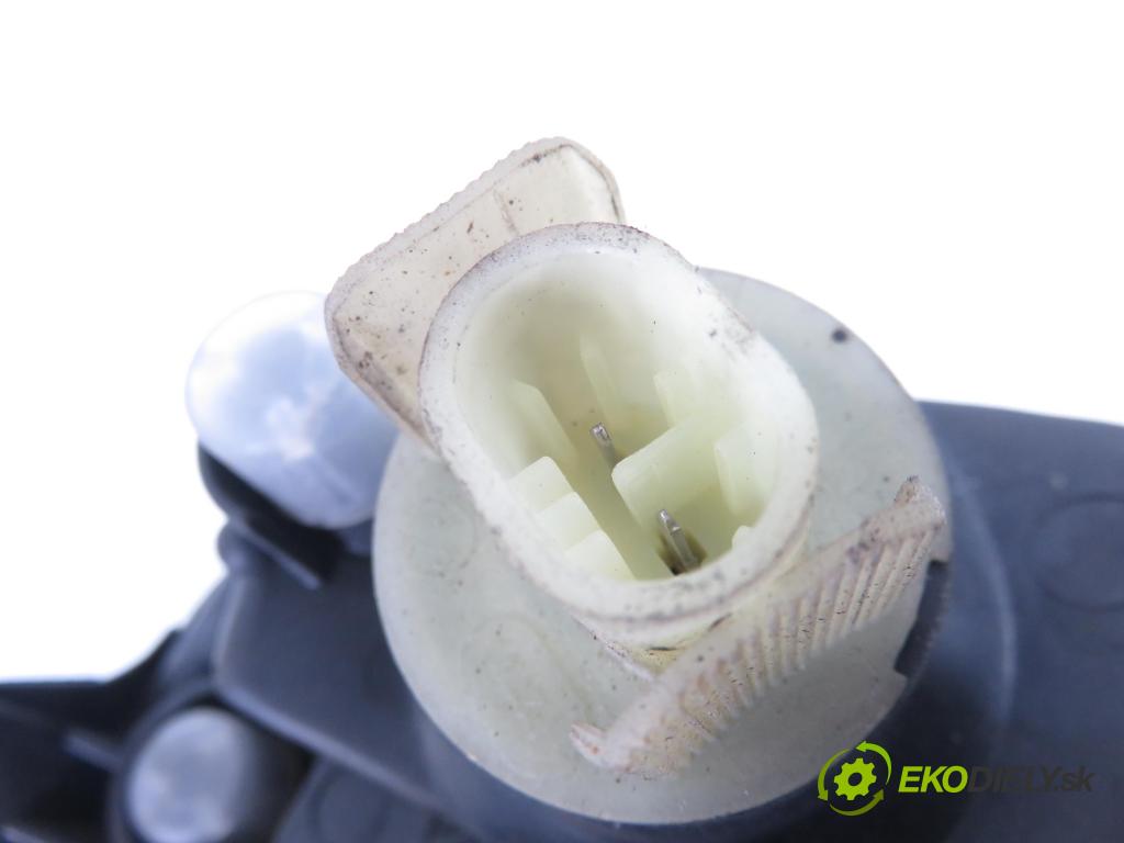 OPEL CORSA B (S93) HB 1998 40,00 1.0 i 12V 54 - X 10 XE 973,00 Svetlo PP
