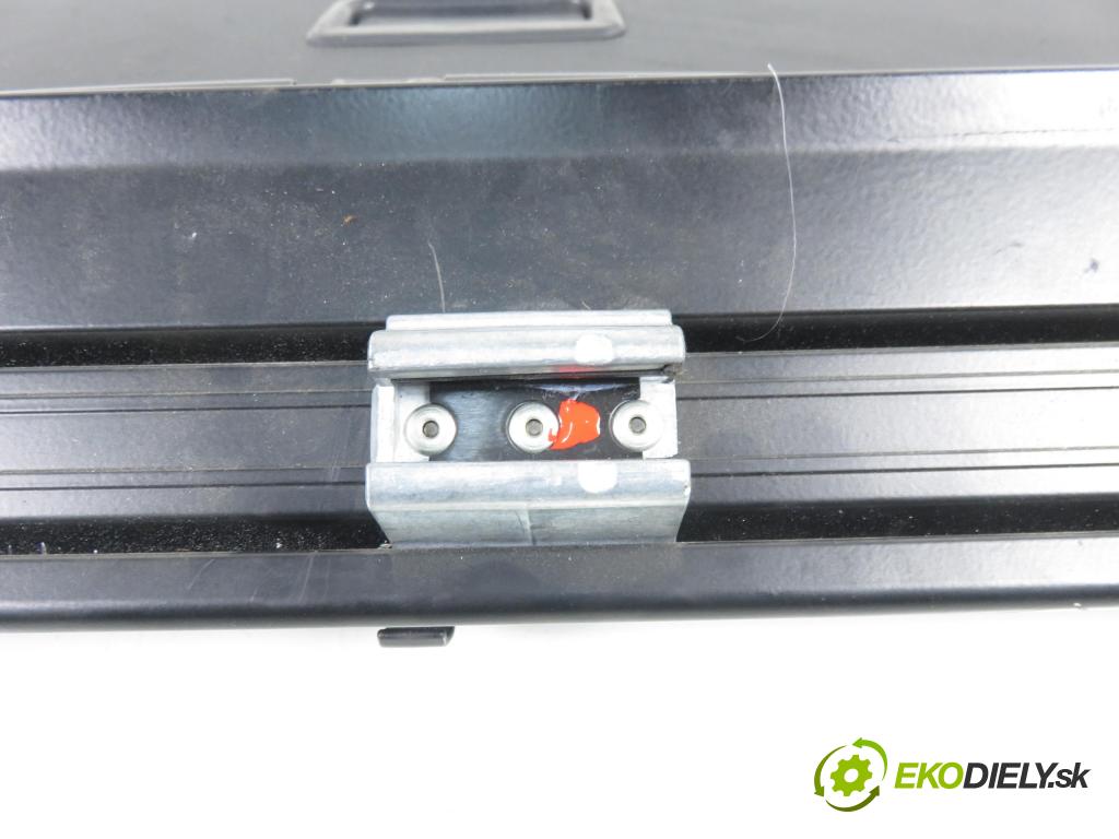 AUDI A4 Avant (8E5, B6) KOMBI 2003 96,00 1.9 TDI PD 130 - AVF 1896,00 Roleta kufor 8E986355394H