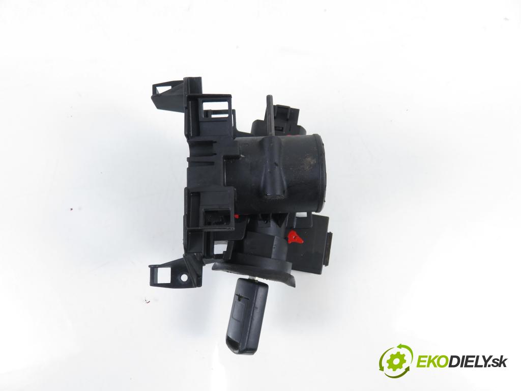 OPEL CORSA C (X01) HB 2001 43,00 1.0 12V 58 - Z 10 XE 973,00 spinačka 90589389 ; 90589313 ; 24445098 (Spínacia skrinka)