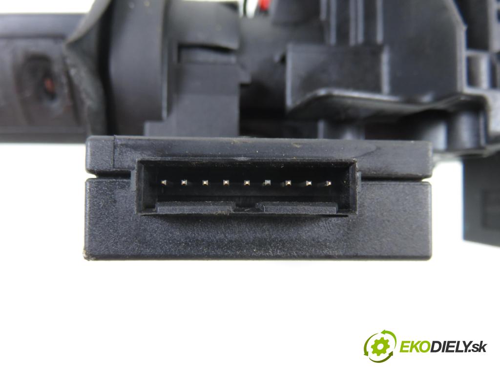 OPEL CORSA C (X01) HB 2001 43,00 1.0 12V 58 - Z 10 XE 973,00 spinačka 90589389 ; 90589313 ; 24445098 (Spínacia skrinka)