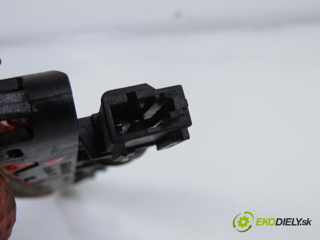 VW POLO (6N2) HB 2001 55,00 1.4 TDI - AMF 1422,00 svetlo bŕzd 6N0945097