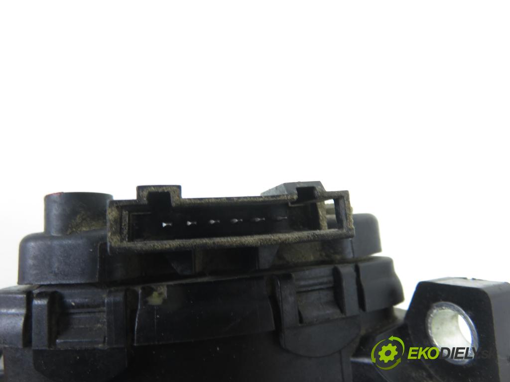 RENAULT MASTER II Skrzynia (FD) FURGON 2006 66,00 2.2 dCI 90 - G9T 750 2188,00 Potenciometer plynu 7700314525 ; 6PV00811904 (Potenciometer plynového pedálu)