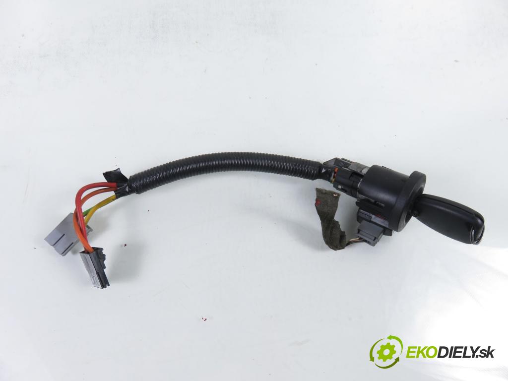 RENAULT MASTER II Skrzynia (FD) FURGON 2006 66,00 2.2 dCI 90 - G9T 750 2188,00 spinačka  (Spínacia skrinka)