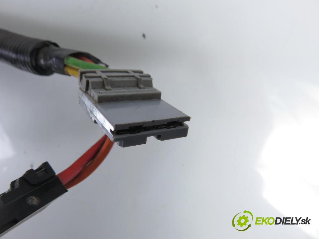 RENAULT MASTER II Skrzynia (FD) FURGON 2006 66,00 2.2 dCI 90 - G9T 750 2188,00 spinačka  (Spínacia skrinka)