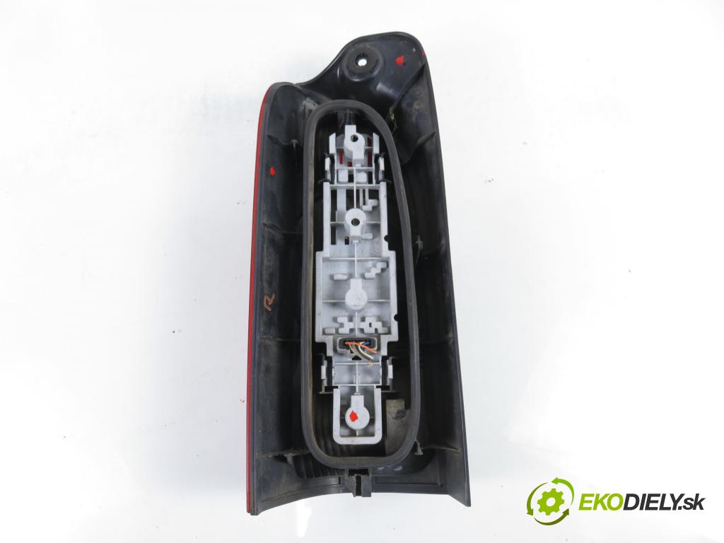 RENAULT MASTER II Skrzynia (FD) FURGON 2006 66,00 2.2 dCI 90 - G9T 750 2188,00 Svetlo pravé zadné