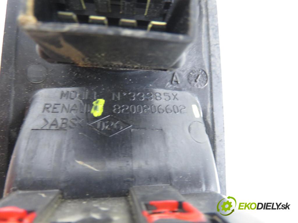 RENAULT MASTER II Skrzynia (FD) FURGON 2006 66,00 2.2 dCI 90 - G9T 750 2188,00 Panel ovládania okien 8200206602