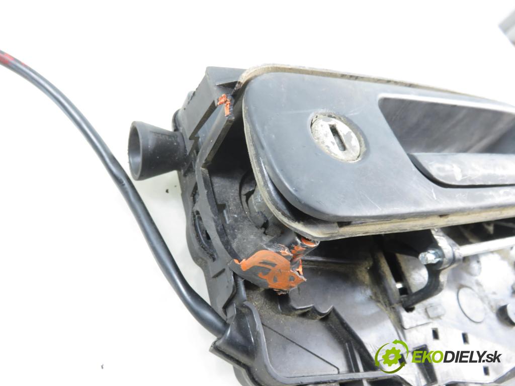 VW CADDY III Variant (2KB, 2KJ, 2CB, 2CJ) KOMBIVAN 2007 77,00 1.9 TDI PD 105 1896,00 Kľučka dverí kufor 7H0827426AD