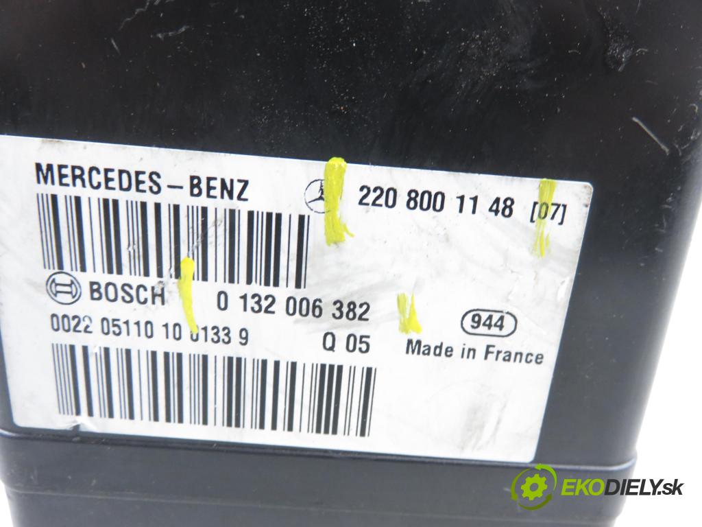 MERCEDES-BENZ KLASA S (W220) SEDAN 2003 191,00 S 400 CDI V8 260 - OM 628.960 3996,00 pumpa zámku centrálneho 2208001148 ; 0132006382