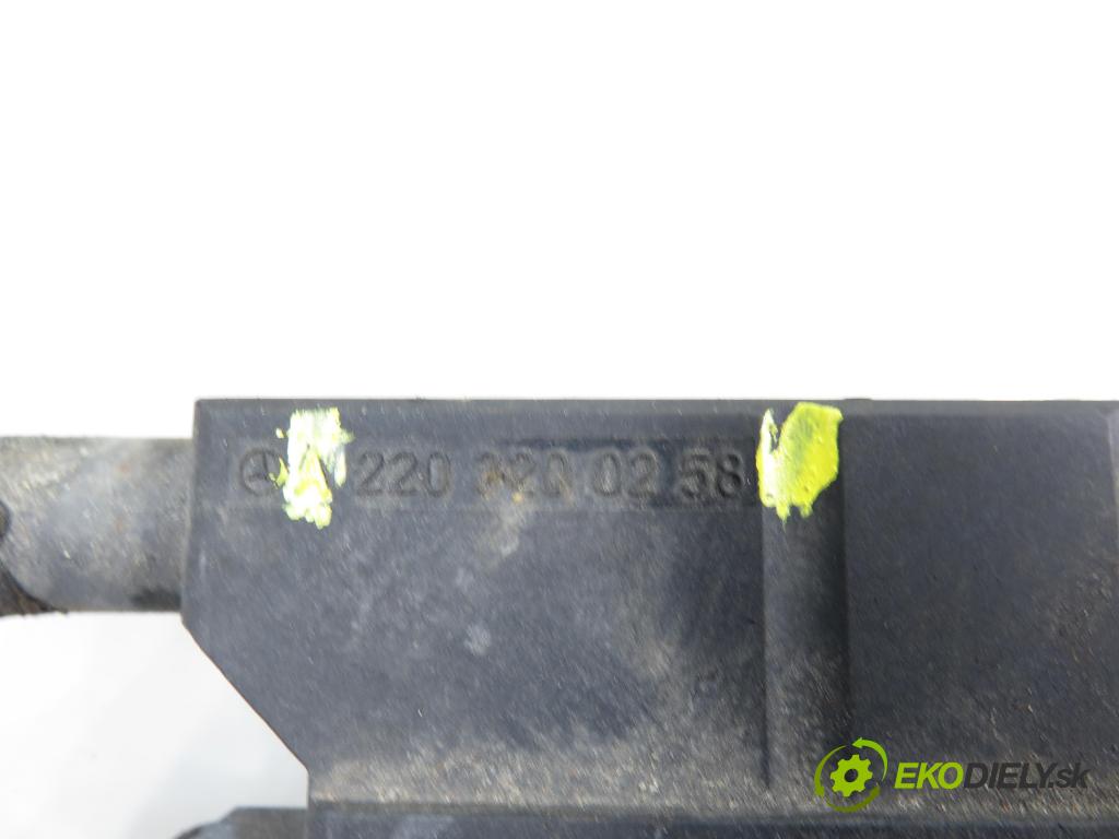 MERCEDES-BENZ KLASA S (W220) SEDAN 2003 191,00 S 400 CDI V8 260 - OM 628.960 3996,00 Rozdeľovač pneumatika 2203200258