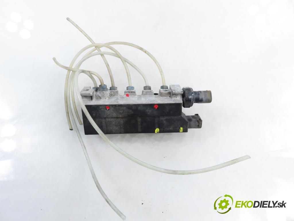 MERCEDES-BENZ KLASA S (W220) SEDAN 2003 191,00 S 400 CDI V8 260 - OM 628.960 3996,00 Rozdeľovač pneumatika 2203200258