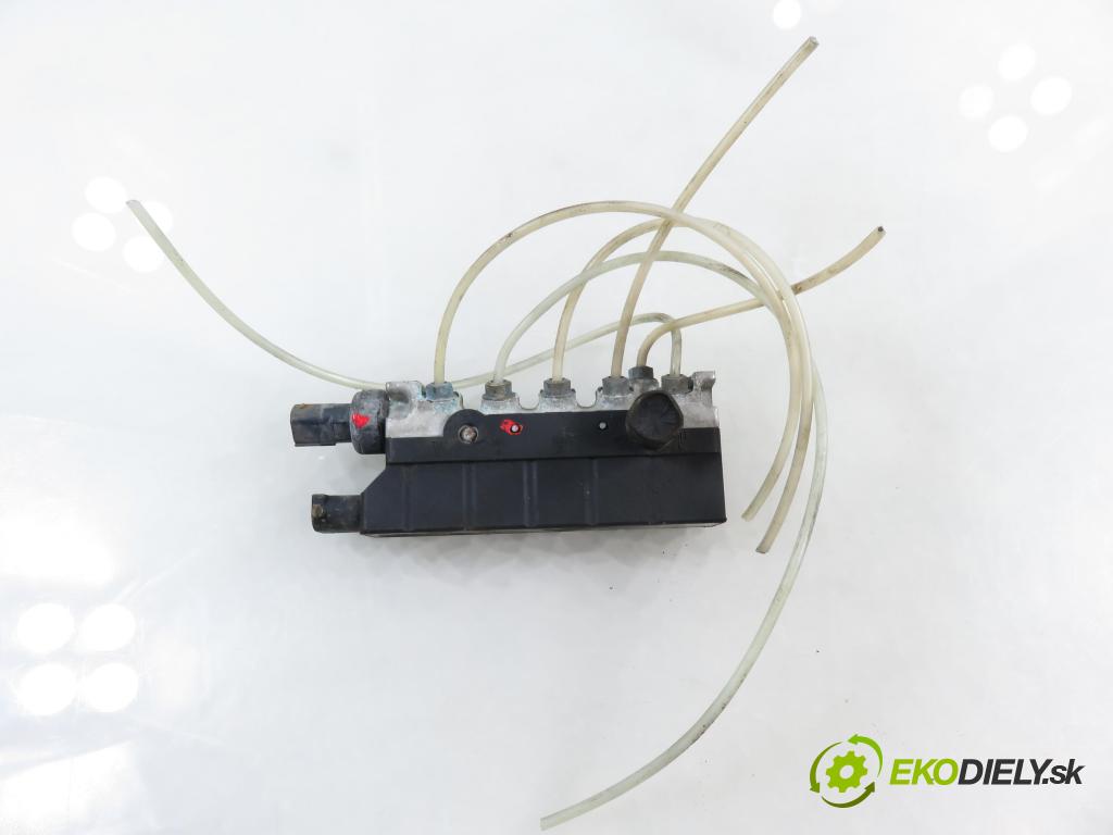 MERCEDES-BENZ KLASA S (W220) SEDAN 2003 191,00 S 400 CDI V8 260 - OM 628.960 3996,00 Rozdeľovač pneumatika 2203200258