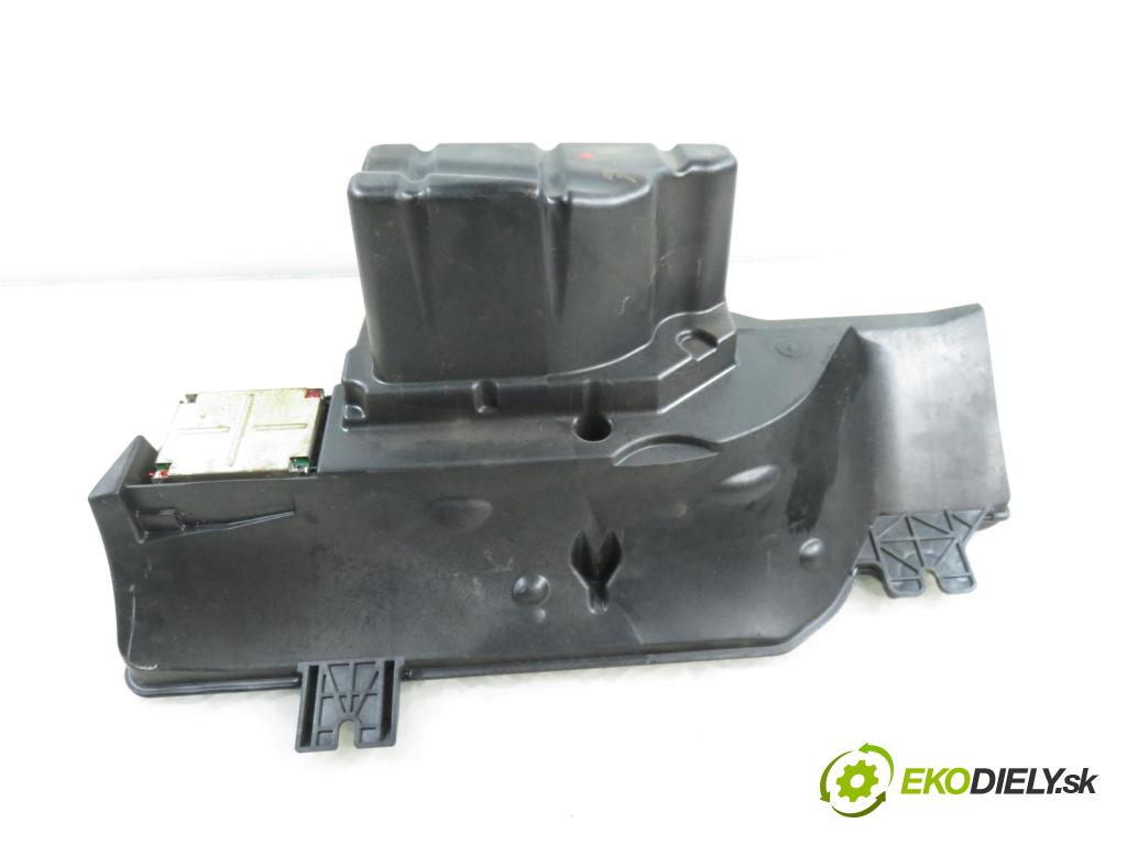 NISSAN PATHFINDER III (R51) TERENOWY 2007 198,00 4.0 4WD 269 - VQ40DE 3954,00 reproduktor Dvere 28170EA500