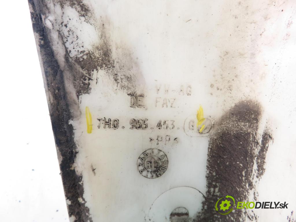 VW TRANSPORTER V Skrzynia (7HA, 7HH, 7EA, 7EH) FURGON 2005 77,00 1.9 TDI PD 105 - AXB 1896,00 Nádržka ostrekovačov 7H0955453G ; 7H0955463A (Kľučka dverí ostatné)