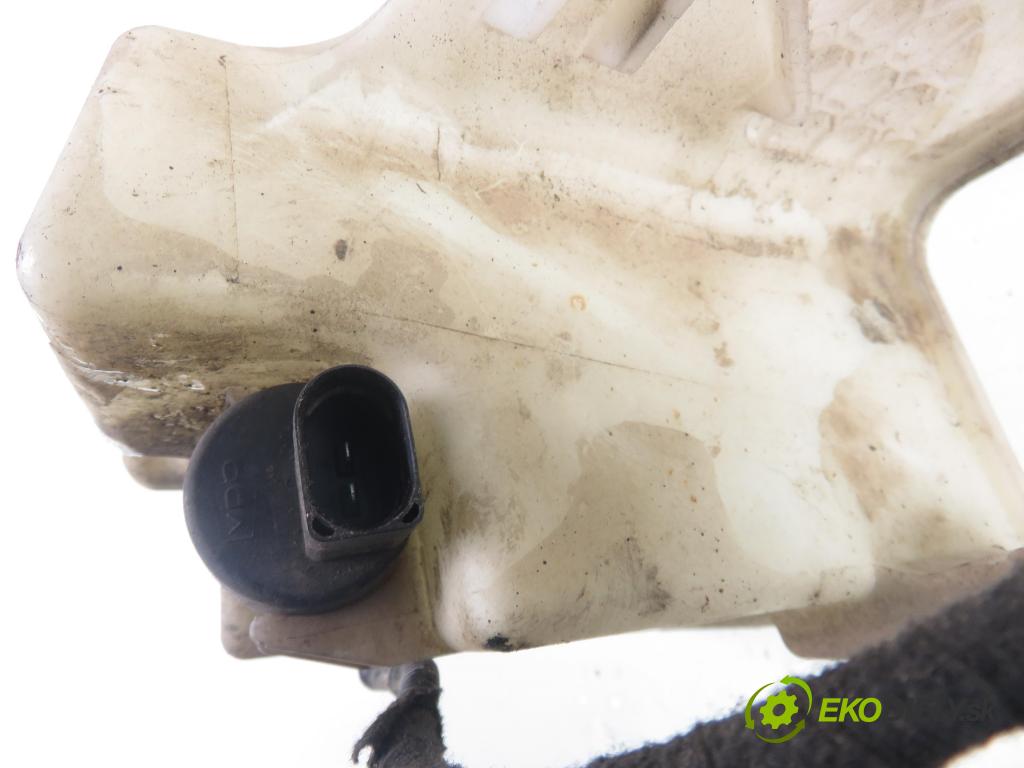 VW TRANSPORTER V Skrzynia (7HA, 7HH, 7EA, 7EH) FURGON 2005 77,00 1.9 TDI PD 105 - AXB 1896,00 Nádržka ostrekovačov 7H0955453G ; 7H0955463A (Kľučka dverí ostatné)