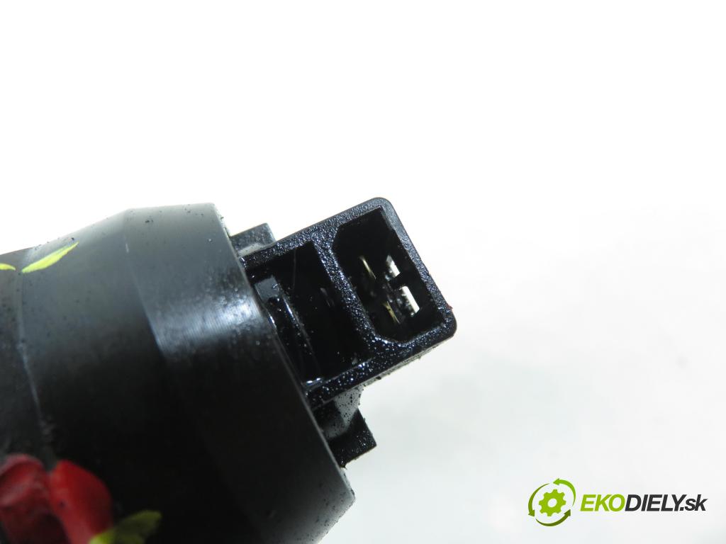 VW GOLF V (1K1) HB 2007 77,00 1.9 TDI - BXE 1896,00 vstříkovač 038130073AG ; 0414720215 (Vstřikovač paliva)