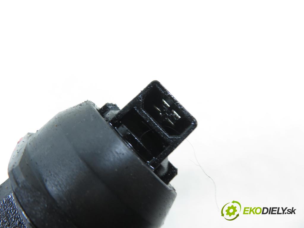 AUDI A2 (8Z0) HB 2001 55,00 1.4 TDI - AMF 1422,00 vstříkovač 045130073T (Vstřikovač paliva)