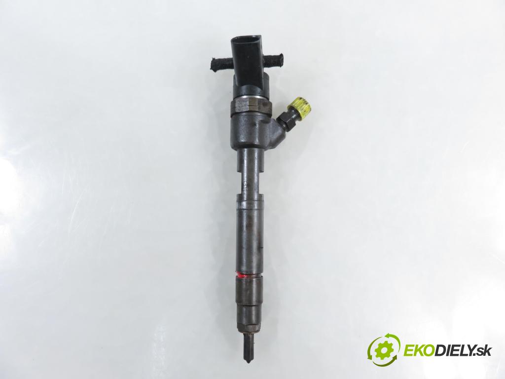 SMART CITY-COUPE (450) HB 2001 30,00 0.8 CDI R3 41 - OM 660.940 799,00 vstrekovač 0445110023 ; 6600700187 (Vstrekovač paliva)