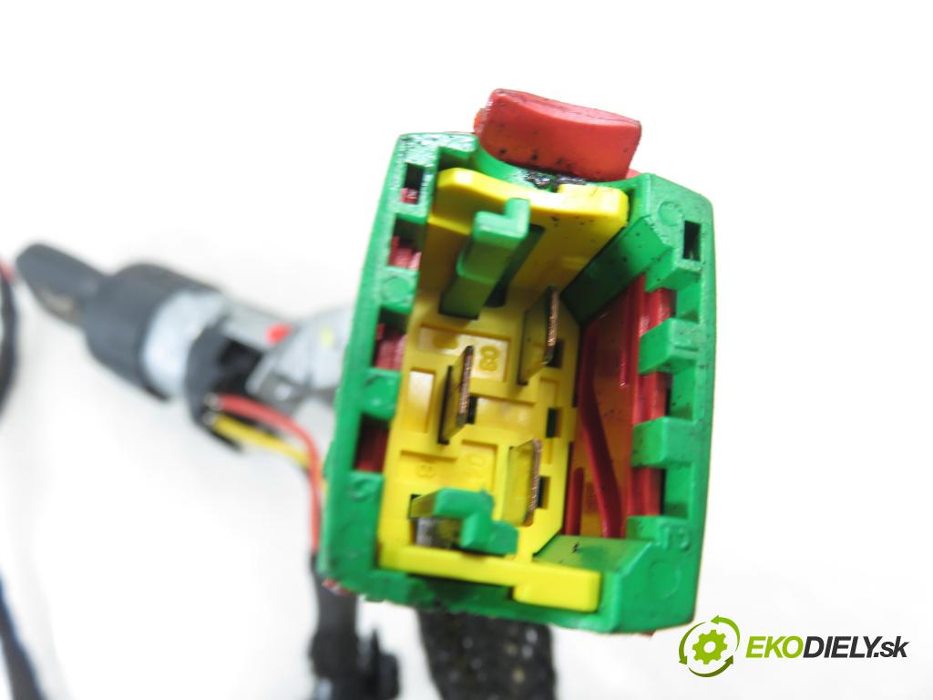 PEUGEOT 307 (3A/C) HB 2003 100,00 2.0 16V - RFN (EW10J4) 1997,00 spinačka 36353100 ; 9648445180 (Spínacia skrinka)