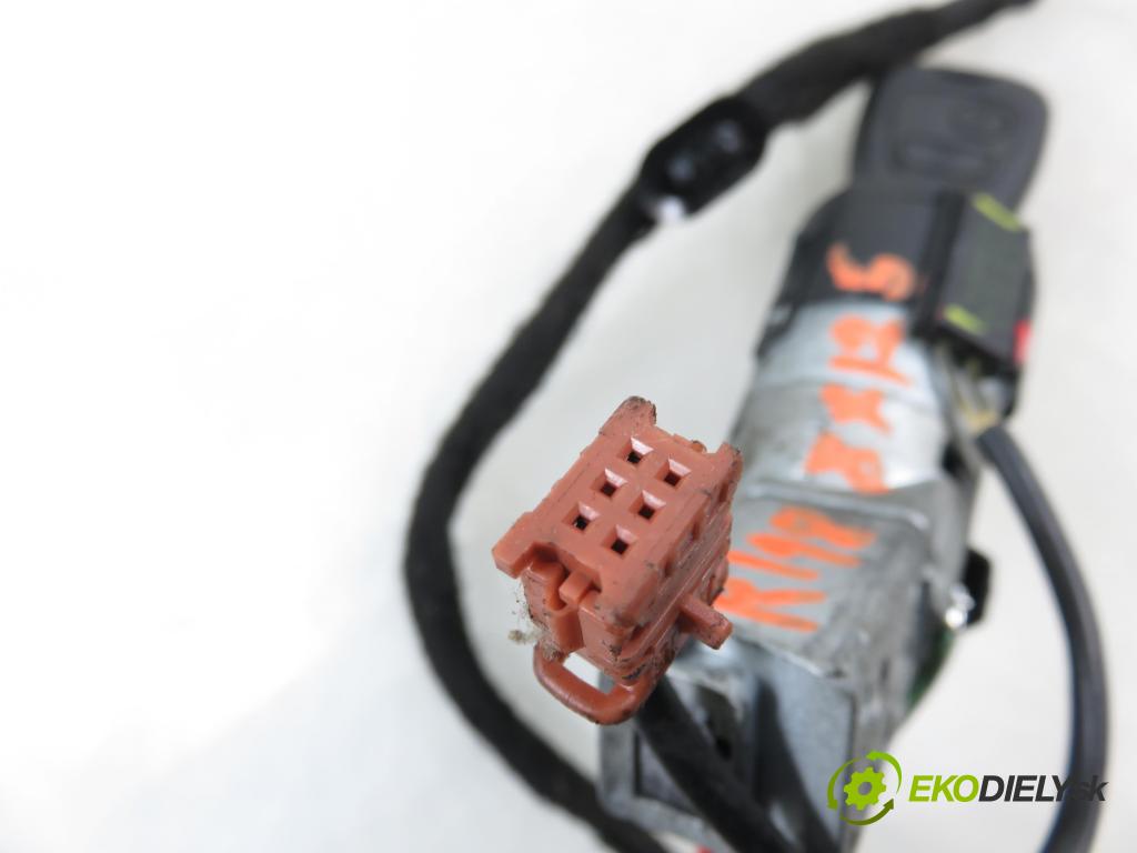 PEUGEOT 307 (3A/C) HB 2003 100,00 2.0 16V - RFN (EW10J4) 1997,00 spinačka 36353100 ; 9648445180 (Spínacia skrinka)