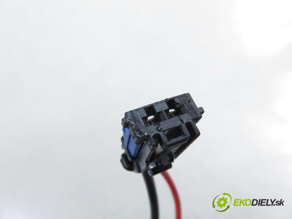 PEUGEOT 307 (3A/C) HB 2003 100,00 2.0 16V - RFN (EW10J4) 1997,00 spinačka 36353100 ; 9648445180 (Spínacia skrinka)