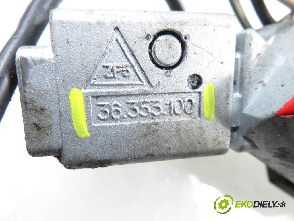 PEUGEOT 307 (3A/C) HB 2003 100,00 2.0 16V - RFN (EW10J4) 1997,00 spinačka 36353100 ; 9648445180 (Spínacia skrinka)