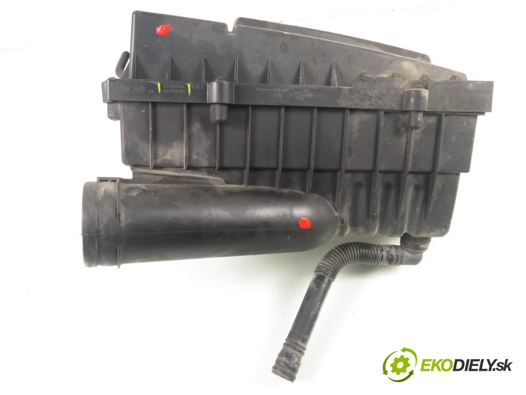 VW CADDY III Variant (2KB, 2KJ, 2CB, 2CJ) KOMBIVAN 2007 77,00 1.9 TDI PD 105 1896,00 Obal filtra vzduchu 3C0129607BA ; 3C0129601BK (Obal vzduchového filtra)