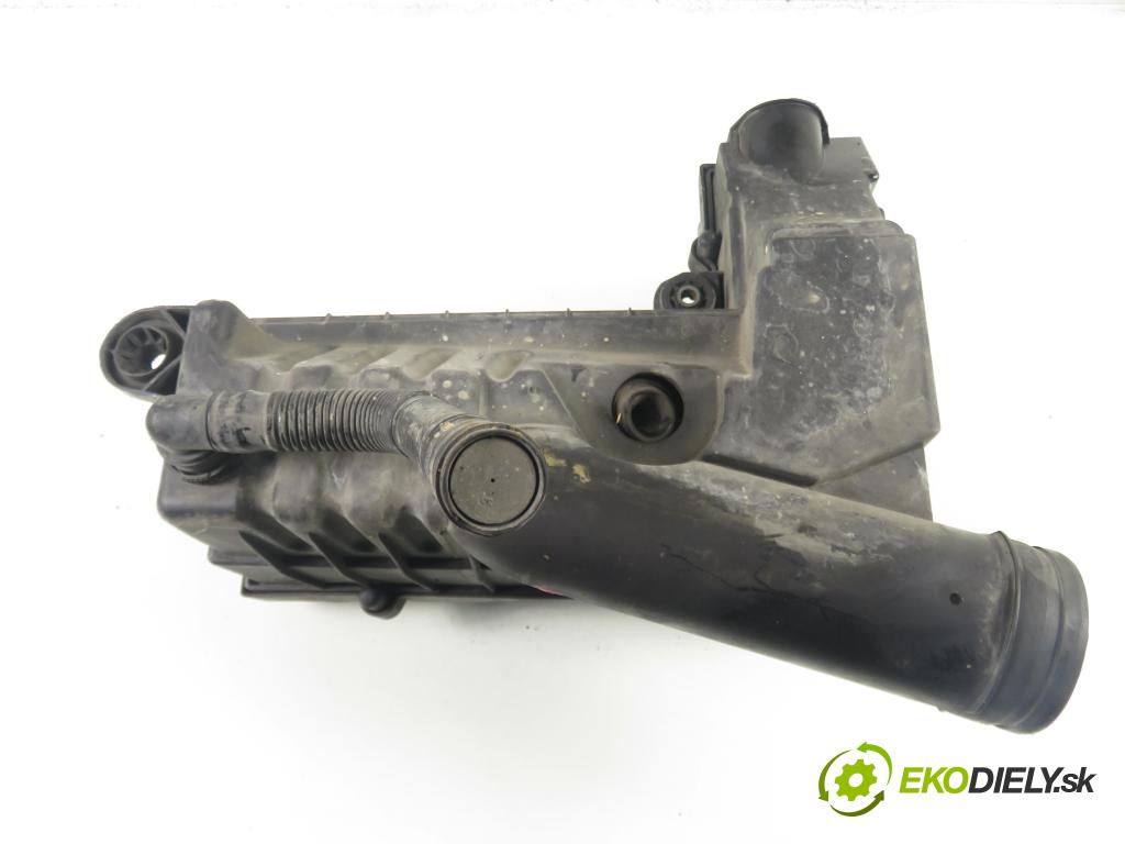 VW CADDY III Variant (2KB, 2KJ, 2CB, 2CJ) KOMBIVAN 2007 77,00 1.9 TDI PD 105 1896,00 Obal filtra vzduchu 3C0129607BA ; 3C0129601BK (Obal vzduchového filtra)