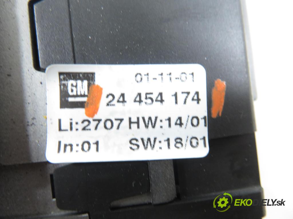 OPEL CORSA C (X01) HB 2002 55,00 1.7 DTI - Y 17 DT 1686,00 Panel kúrenia KLIMATRONIK 24454174