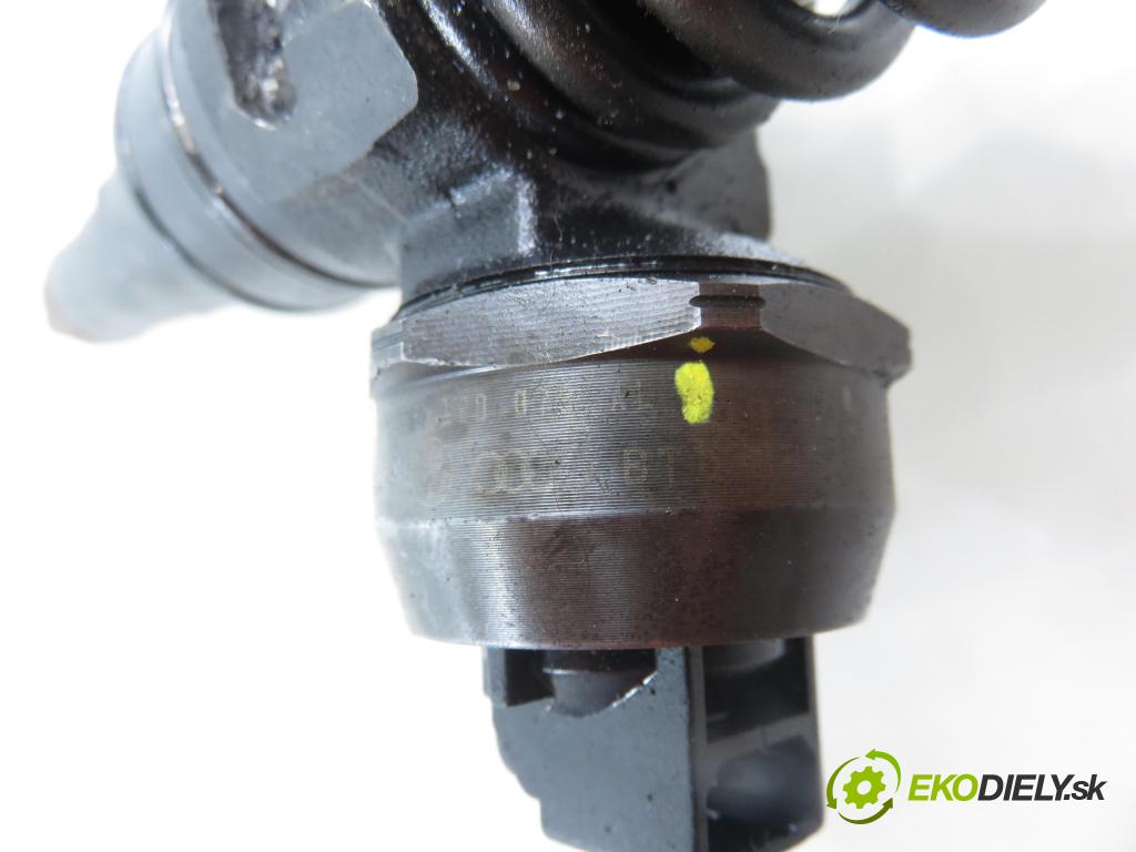 SEAT LEON (1M1) HB 2002 110,00 1.9 TDI PD 150 - ARL 1896,00 Vstrekovač 038130073AL ; 0414720039 (Vstrekovač paliva)