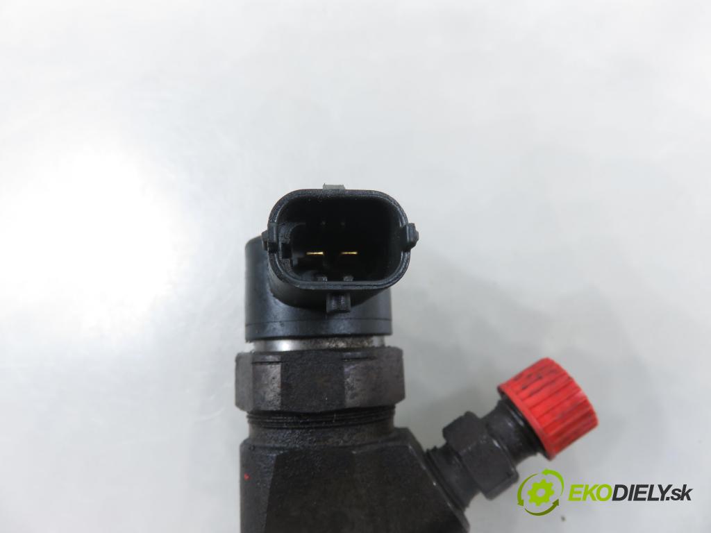 FIAT CROMA (194_) KOMBI 2006 110,00 1.9 D Multijet 150 - 939 A2.000 1910,00 vstrekovač 0445110243 (Vstrekovač paliva)