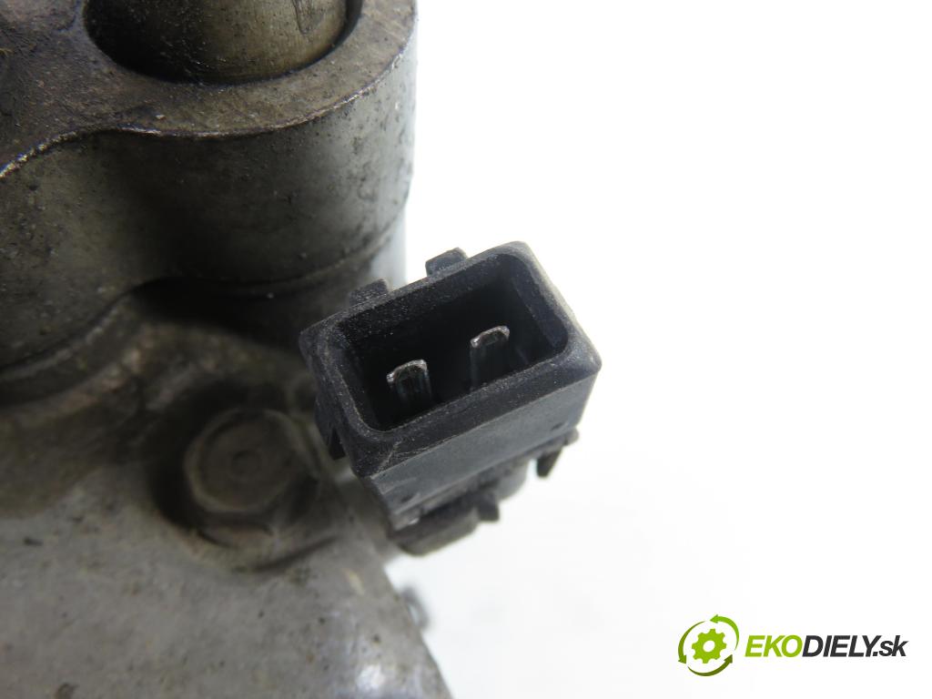 VW POLO (6N1) HB 1999 55,00 75 1.6 - AEE 1598,00 KOMPRESOR: klimatizace 6N0820803A (Kompresor klimatizace)