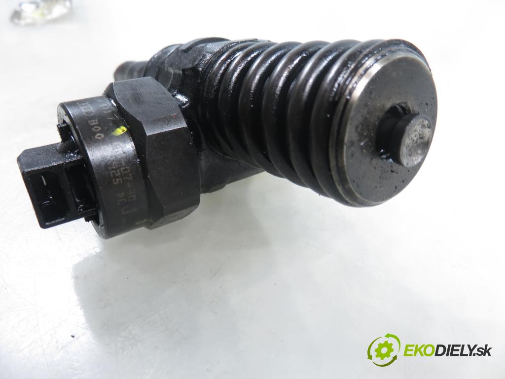 AUDI A4 Avant (8D5, B5) KOMBI 2000 85,00 1.9 TDI - AJM 1896,00 Vstrekovač 038130073F ; 0414720007 (Vstrekovač paliva)