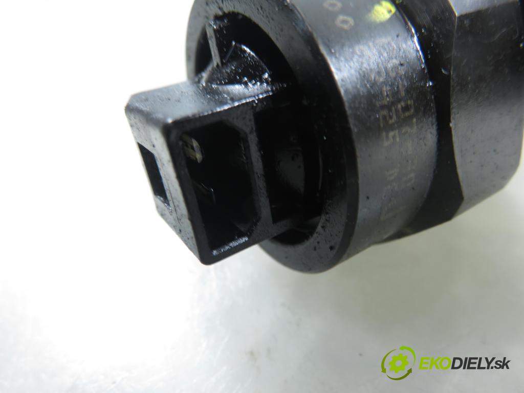 AUDI A4 Avant (8D5, B5) KOMBI 2000 85,00 1.9 TDI - AJM 1896,00 Vstrekovač 038130073F ; 0414720007 (Vstrekovač paliva)