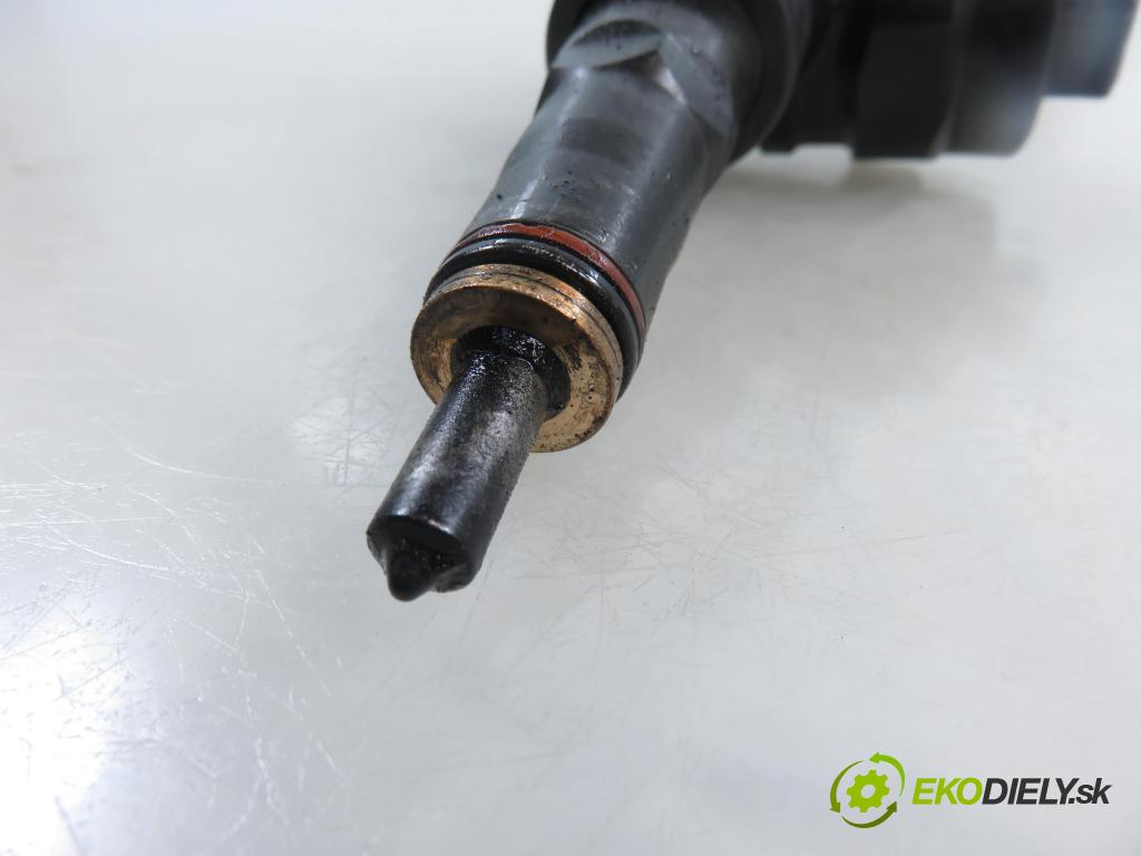 AUDI A4 Avant (8D5, B5) KOMBI 2000 85,00 1.9 TDI - AJM 1896,00 Vstrekovač 038130073F ; 0414720007 (Vstrekovač paliva)