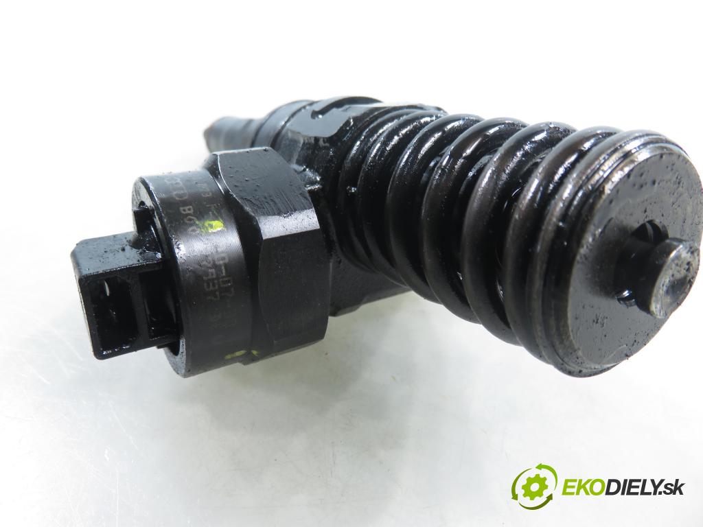 AUDI A4 Avant (8D5, B5) KOMBI 2000 85,00 1.9 TDI - AJM 1896,00 Vstrekovač 038130073F ; 0414720007 (Vstrekovač paliva)