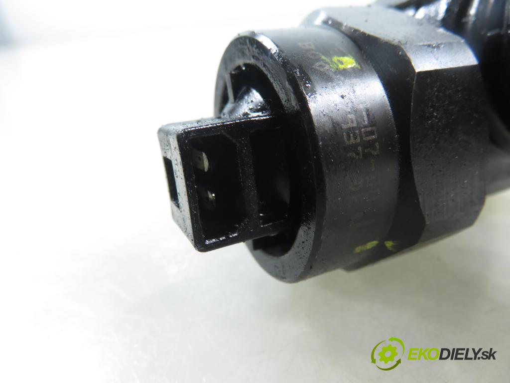 AUDI A4 Avant (8D5, B5) KOMBI 2000 85,00 1.9 TDI - AJM 1896,00 Vstrekovač 038130073F ; 0414720007 (Vstrekovač paliva)