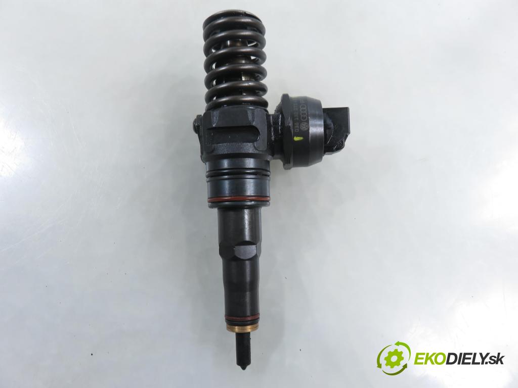 VW GOLF IV Variant (1J5) KOMBI 2002 74,00 1.9 TDI PD 101 - AXR 1896,00 vstříkovač 038130073AG ; 0414720215 (Vstřikovač paliva)