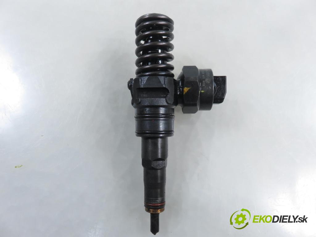 AUDI A4 Avant (8D5, B5) KOMBI 2000 85,00 1.9 TDI - AJM 1896,00 Vstrekovač 038130073F ; 0414720007 (Vstrekovač paliva)