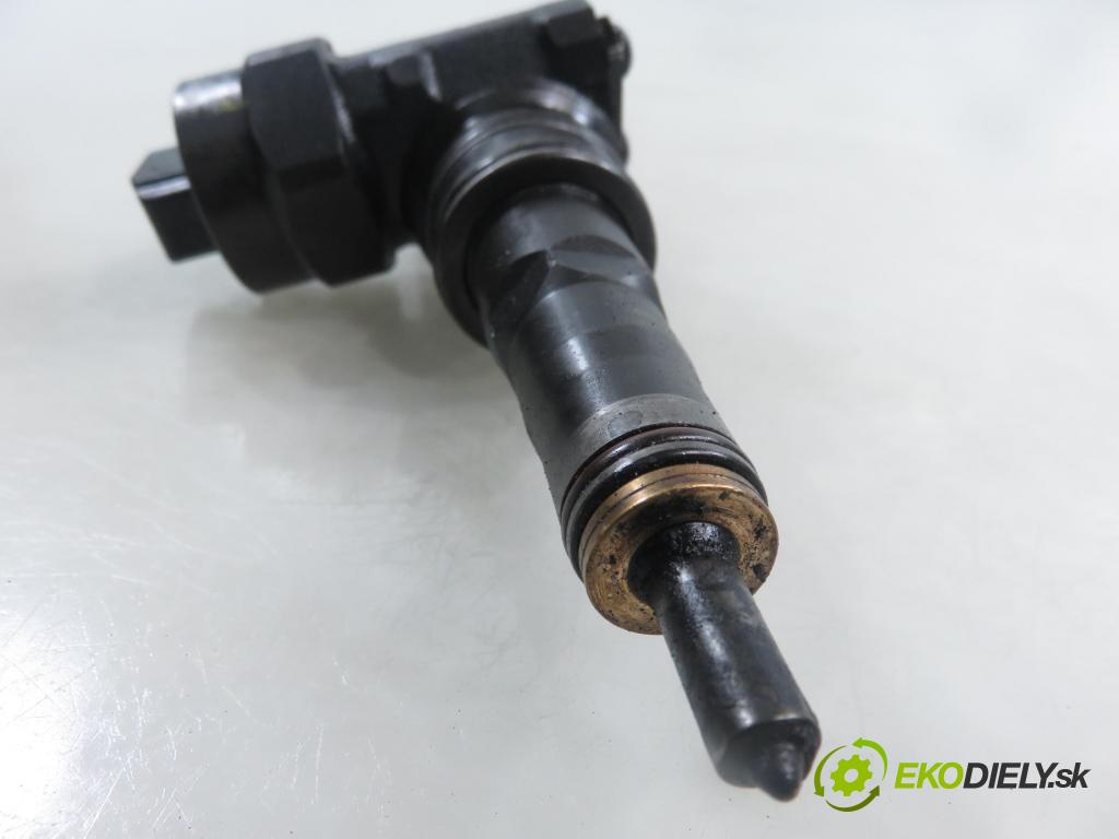 AUDI A4 Avant (8D5, B5) KOMBI 2000 85,00 1.9 TDI - AJM 1896,00 Vstrekovač 038130073F ; 0414720007 (Vstrekovač paliva)