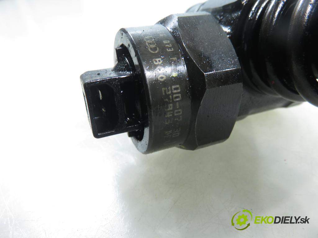 AUDI A4 Avant (8D5, B5) KOMBI 2000 85,00 1.9 TDI - AJM 1896,00 Vstrekovač 038130073F ; 0414720007 (Vstrekovač paliva)