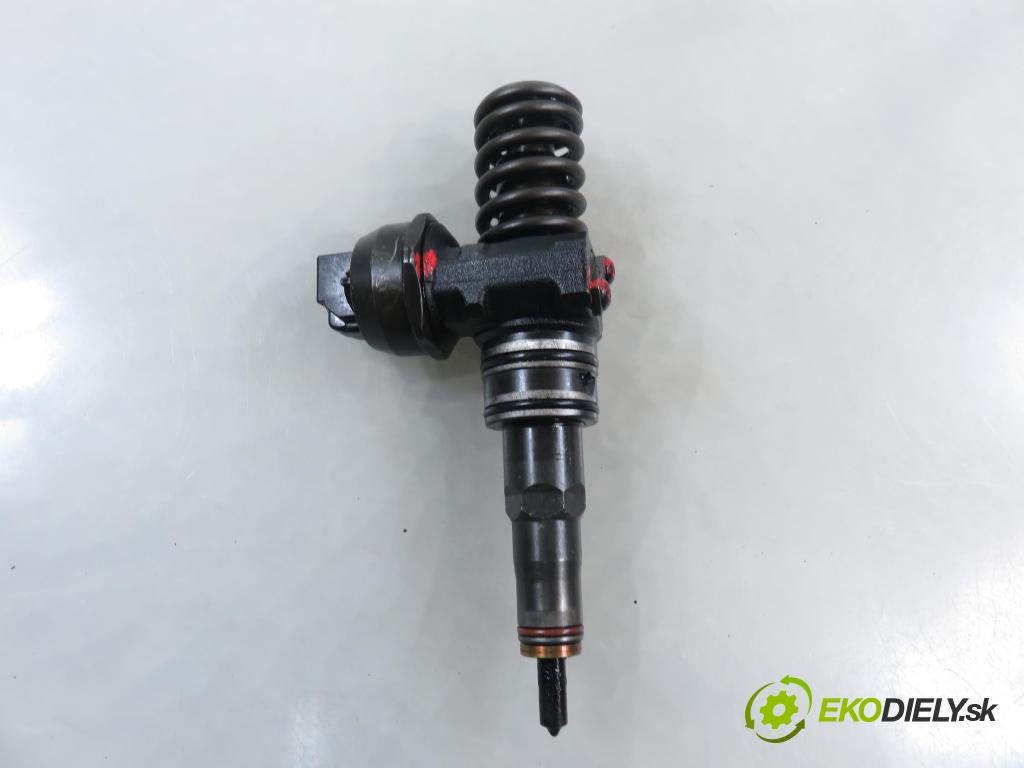 SEAT LEON (1M1) HB 2002 110,00 1.9 TDI PD 150 - ARL 1896,00 Vstrekovač 038130073AL (Vstrekovač paliva)