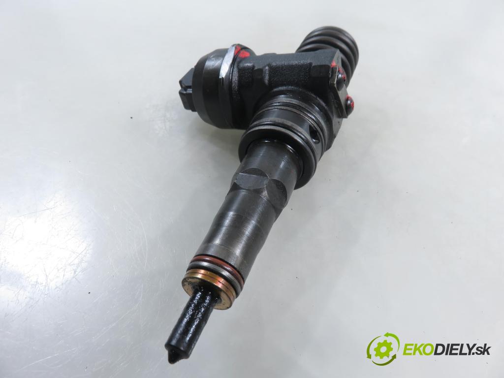 SEAT LEON (1M1) HB 2002 110,00 1.9 TDI PD 150 - ARL 1896,00 Vstrekovač 038130073AL (Vstrekovač paliva)