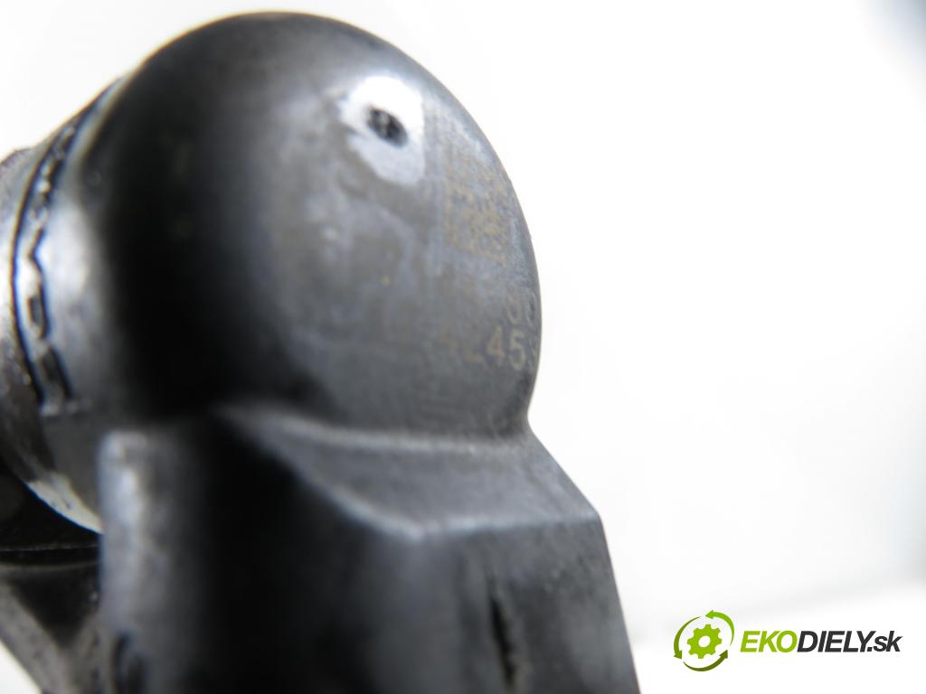 VOLVO S40 II (MS) SEDAN 2006 81,00 1.6 D - D 4164 T 1560,00 vstrekovač 0445110259 (Vstrekovač paliva)