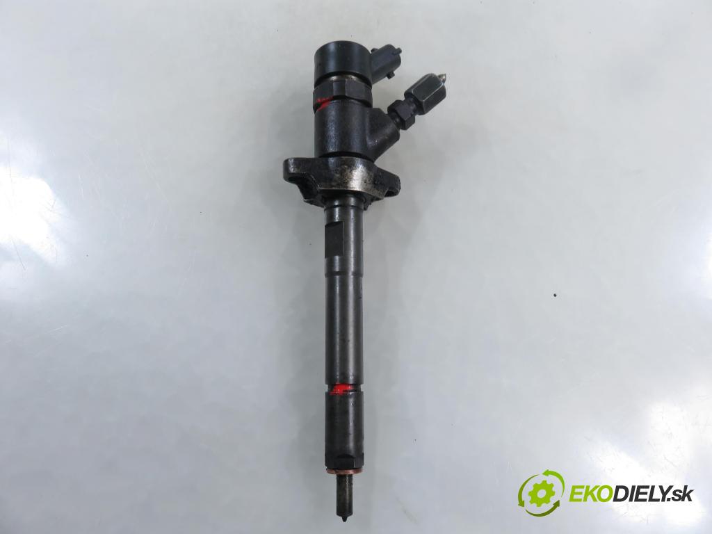 VOLVO S40 II (MS) SEDAN 2006 81,00 1.6 D - D 4164 T 1560,00 vstrekovač 0445110259 (Vstrekovač paliva)