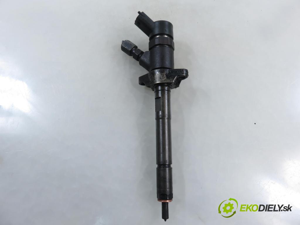 VOLVO S40 II (MS) SEDAN 2006 81,00 1.6 D - D 4164 T 1560,00 vstrekovač 0445110259 (Vstrekovač paliva)