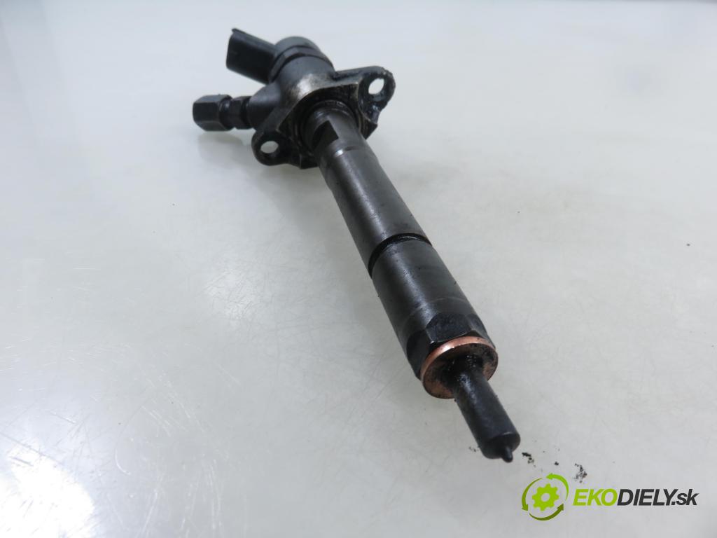 VOLVO S40 II (MS) SEDAN 2006 81,00 1.6 D - D 4164 T 1560,00 vstrekovač 0445110259 (Vstrekovač paliva)