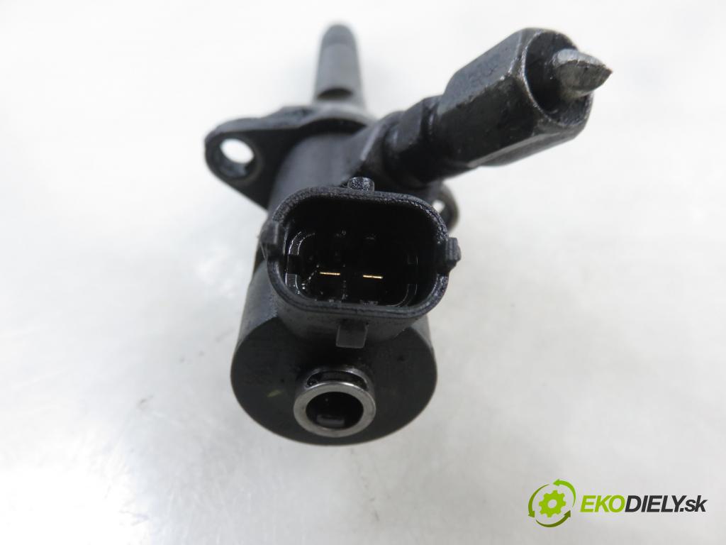 VOLVO S40 II (MS) SEDAN 2006 81,00 1.6 D - D 4164 T 1560,00 vstrekovač 0445110259 (Vstrekovač paliva)